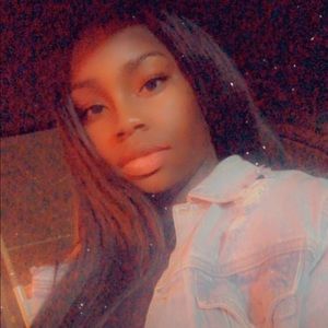 Meet your Posher, Kenisha